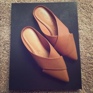 Plush Calvin Klein leather cognac mules Sz 9